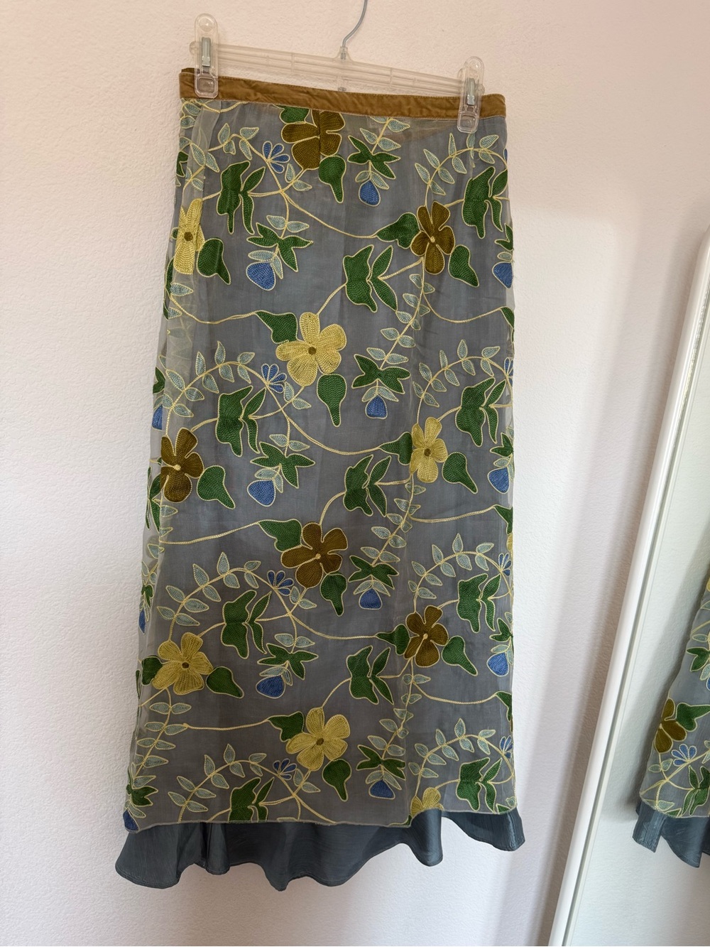 VTG Y2K Crewel Embroidered Silk Layered Skirt  S/M